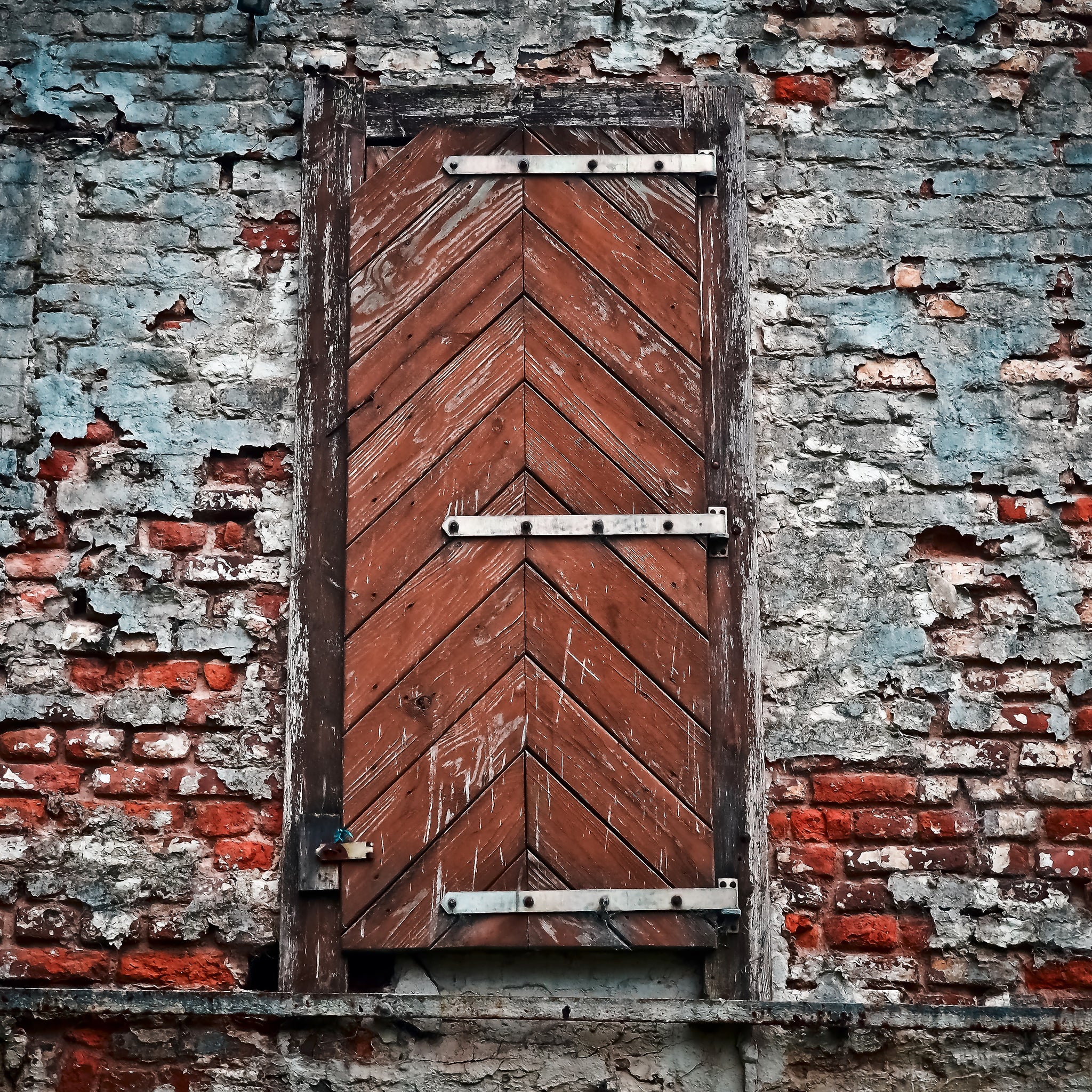 Akoestisch schilderij met Oude houten deur – architectuur