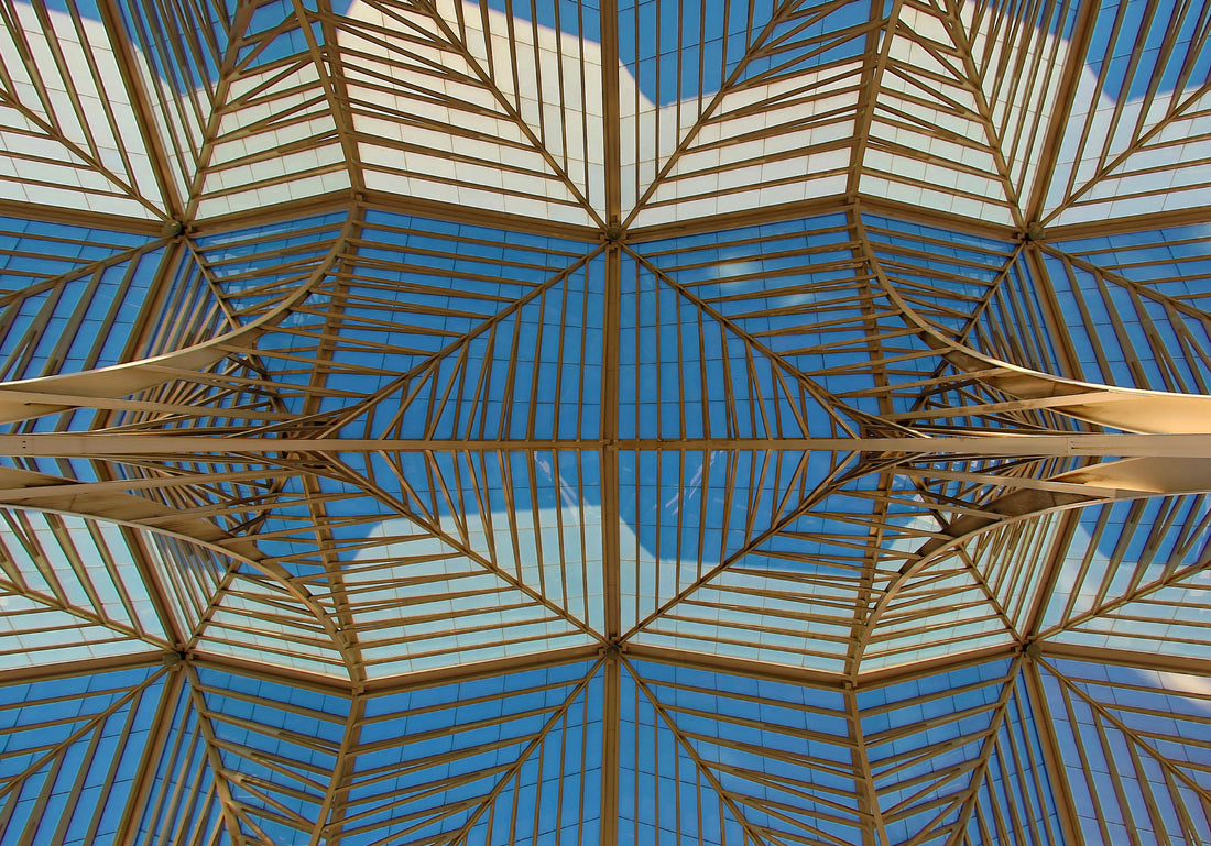 Geometsische architectuur in Lissabon Portugal - AkoestischeMuur